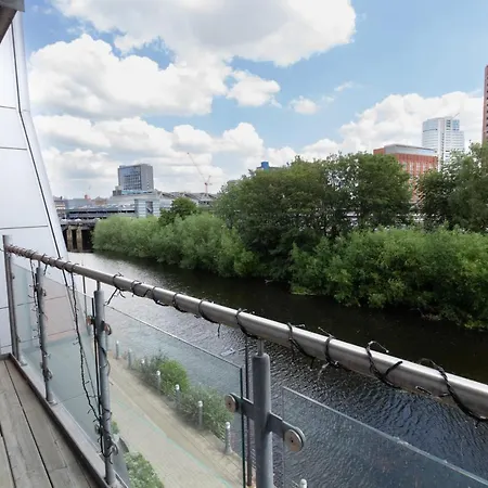 Stylish 2bed In Cc Of Leeds Apartment *