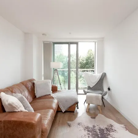 Stylish 2bed In Cc Of Leeds ليدز