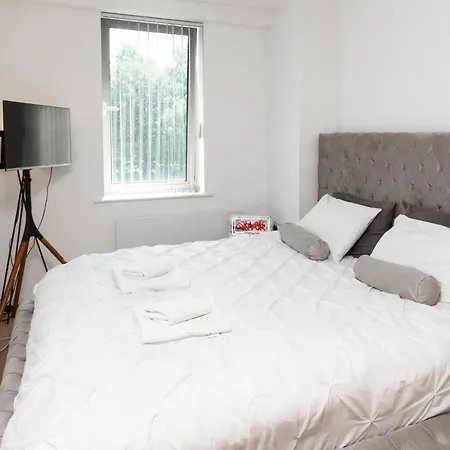 Stylish 2bed In Cc Of Leeds ليدز