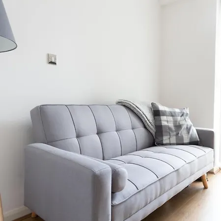 Stylish 2bed In Cc Of Leeds ليدز