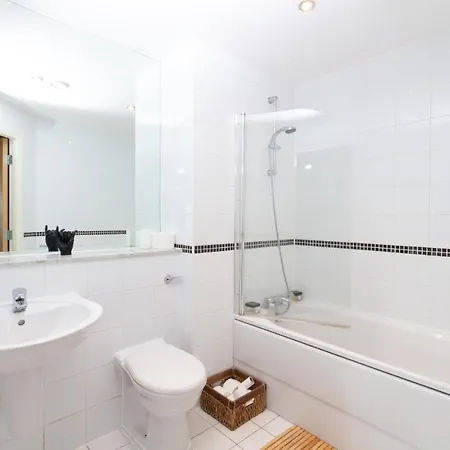 Stylish 2bed In Cc Of Leeds ليدز